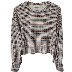 If She Loves long sleeve crop top shirt